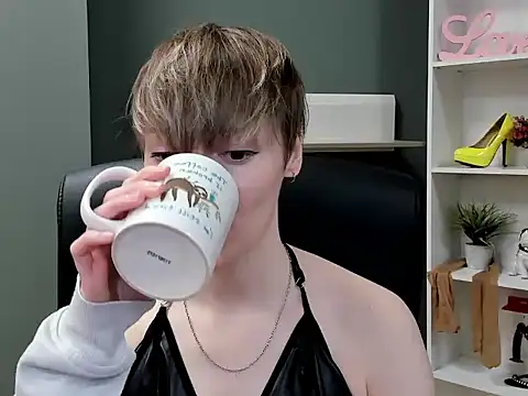 hottieBlair online show from October 2025 06:49:01 AM