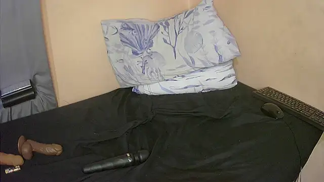 Snapshot of XhosaBoobs4U chatting on October 2025 06:08:02 PM XhosaBoobs4U online show from October 2025 06:08:02 PM