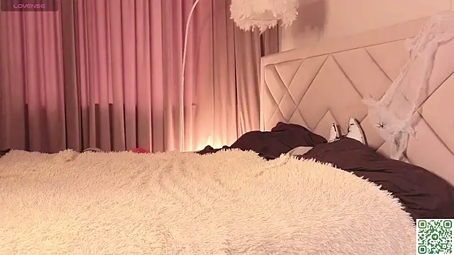 NormaCusson online show from November 2025 07:10:02 AM