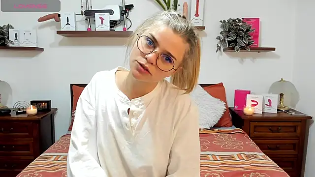 HaleyReedme online show from October 2025 09:51:01 AM