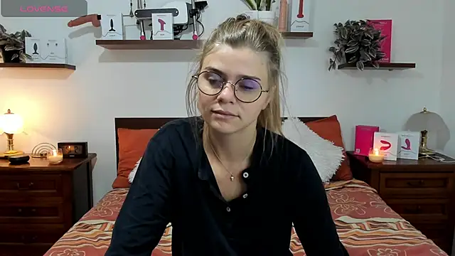 HaleyReedme online show from October 2025 07:17:01 AM