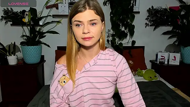 HaleyReedme online show from November 2025 08:14:02 AM