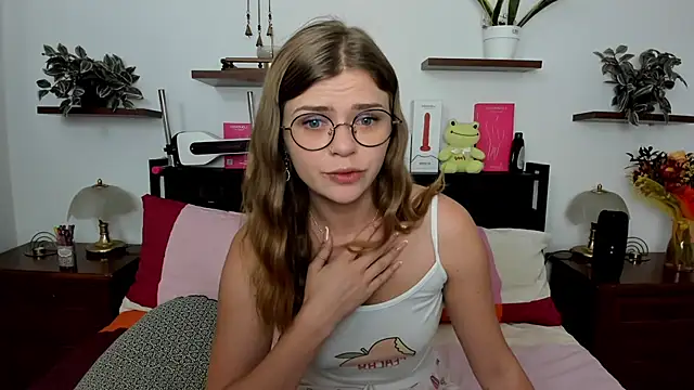 HaleyReedme online show from June 2026 07:13:01 AM