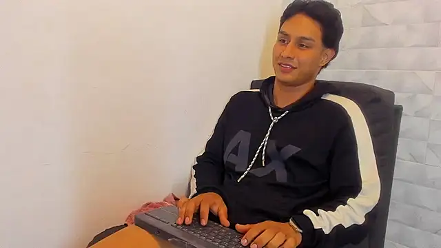 Snapshot of Stone_grey1_ chatting on March 2025 08:45:01 AM Stone grey1 online show from March 2025 08:45:01 AM