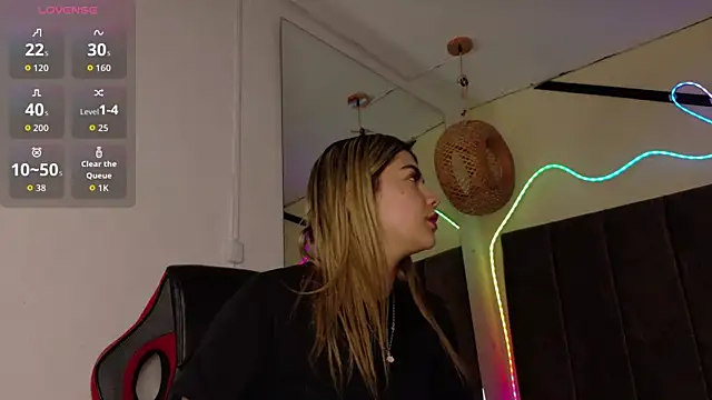 natasha  black online show from November 2025 07:34:02 PM