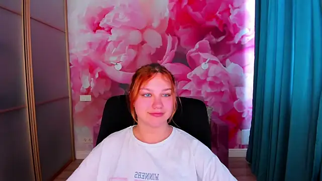 Snapshot of AngelinaLow chatting on May 2026 11:29:02 AM AngelinaLow online show from May 2026 11:29:02 AM