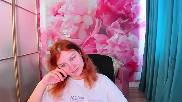 Snapshot of AngelinaLow chatting on June 2026 11:26:02 AM AngelinaLow online show from June 2026 11:26:02 AM