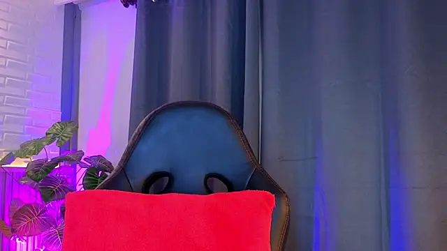 TiffanyWalk online show from September 2025 11:43:01 AM