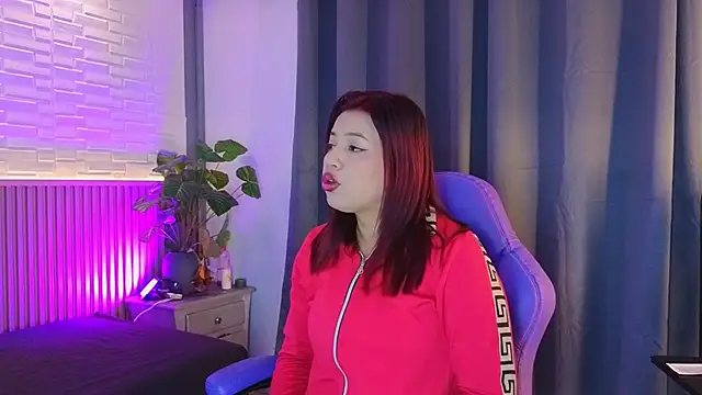 TiffanyWalk online show from December 2025 11:38:02 AM