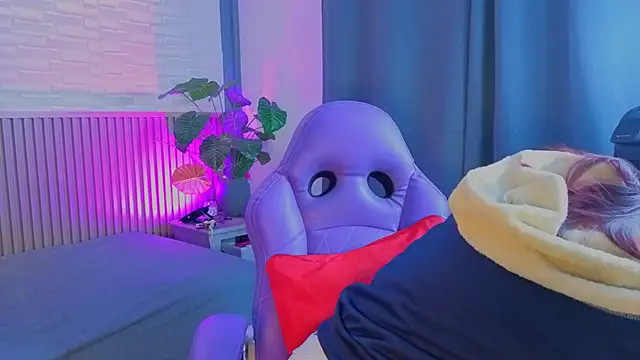 TiffanyWalk online show from February 2026 01:53:02 PM