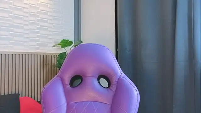 TiffanyWalk online show from March 2026 12:33:02 PM