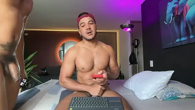 Snapshot of highlatin_guysoficial chatting on May 2026 11:41:02 AM highlatin guysoficial online show from May 2026 11:41:02 AM