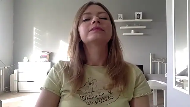 Snapshot of MillieShow chatting on October 2025 07:30:01 AM MillieShow online show from October 2025 07:30:01 AM