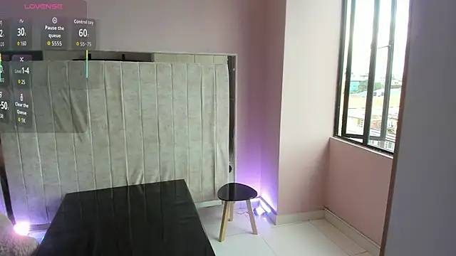 Alice 26  online show from November 2025 09:15:01 PM