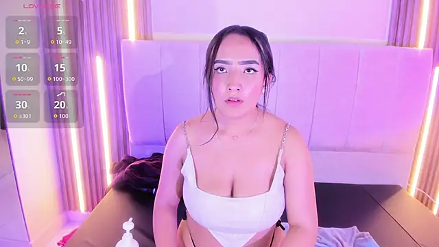 Alice 26  online show from April 2026 08:21:01 PM