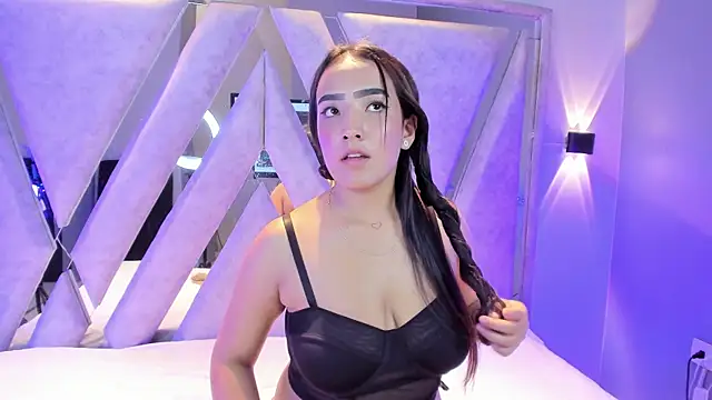 Alice 26  online show from April 2026 08:18:01 PM