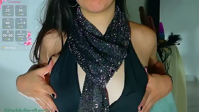 Emmi Roberts online show from November 2025 04:33:01 PM