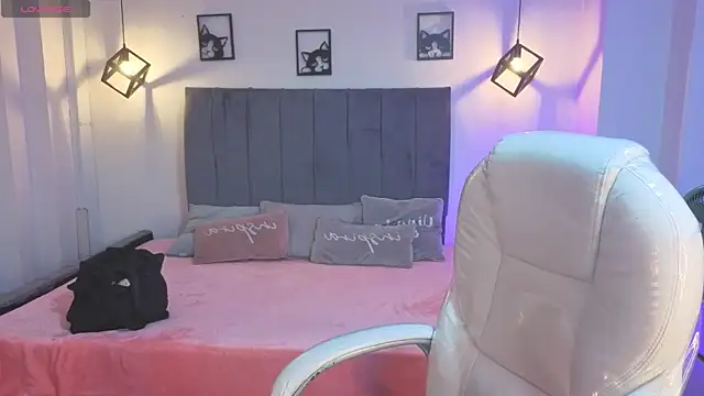 Pretty Johnson  online show from July 2026 03:36:02 AM