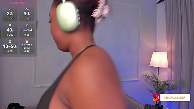 Kendallbleer online show from September 2025 02:40:02 PM