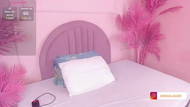 Kendallbleer online show from October 2025 11:44:02 AM