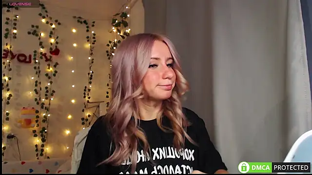 Snapshot of Mia__Kitty chatting on September 2025 03:46:01 PM Mia  Kitty online show from September 2025 03:46:01 PM