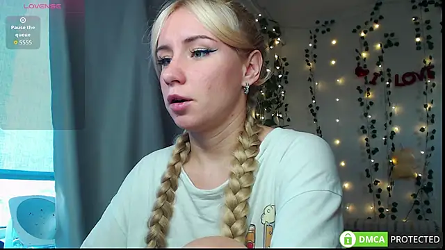 Snapshot of Mia__Kitty chatting on October 2025 12:30:02 PM Mia  Kitty online show from October 2025 12:30:02 PM