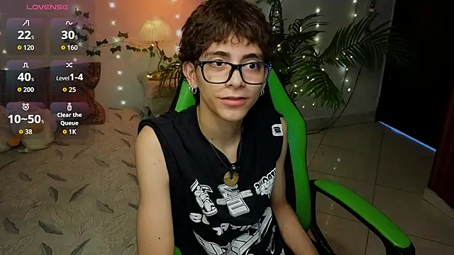 Snapshot of Matty_Sparkk chatting on April 2026 01:12:01 PM Matty Sparkk online show from April 2026 01:12:01 PM