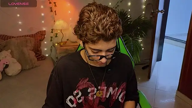 Snapshot of Matty_Sparkk chatting on April 2026 01:31:02 PM Matty Sparkk online show from April 2026 01:31:02 PM
