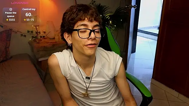 Snapshot of Matty_Sparkk chatting on May 2026 01:05:02 PM Matty Sparkk online show from May 2026 01:05:02 PM