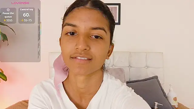 Snapshot of YuliethPetite chatting on September 2025 04:51:02 PM YuliethPetite online show from September 2025 04:51:02 PM