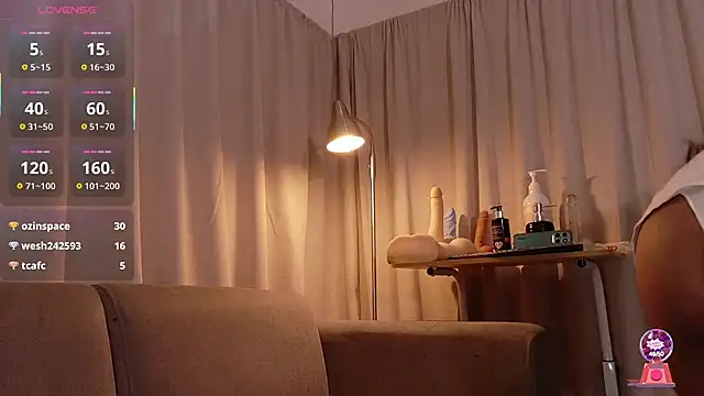 Snapshot of YuliethPetite chatting on October 2025 12:41:02 PM YuliethPetite online show from October 2025 12:41:02 PM