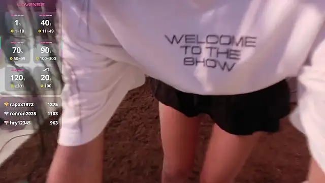 Snapshot of YuliethPetite chatting on November 2025 12:43:02 AM YuliethPetite online show from November 2025 12:43:02 AM