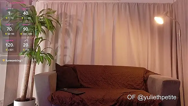 Snapshot of YuliethPetite chatting on November 2025 11:38:02 AM YuliethPetite online show from November 2025 11:38:02 AM