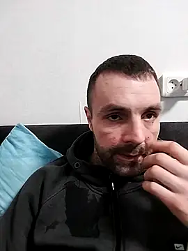 Snapshot of MaksDzubaV chatting on April 2026 05:32:02 PM MaksDzubaV online show from April 2026 05:32:02 PM