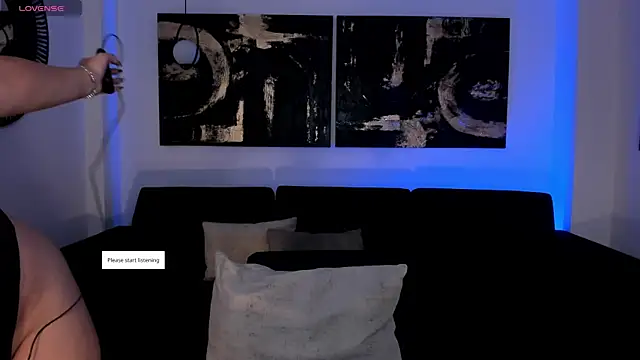 Snapshot of CandaseRussell chatting on May 2026 03:23:01 AM CandaseRussell online show from May 2026 03:23:01 AM
