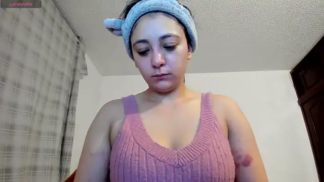 Snapshot of xx_chloesex chatting on April 2026 04:04:02 AM xx chloesex online show from April 2026 04:04:02 AM