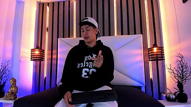 Snapshot of Jhojan_twink chatting on October 2025 11:45:02 AM Jhojan twink online show from October 2025 11:45:02 AM