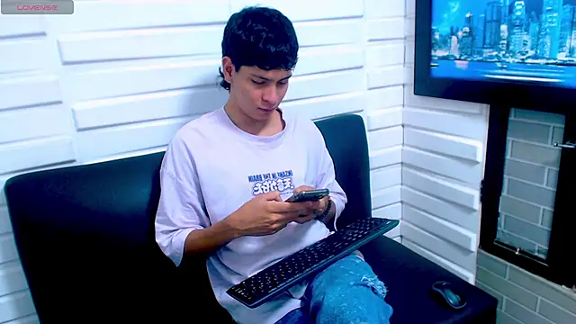 Snapshot of Jhojan_twink chatting on November 2025 05:09:01 PM Jhojan twink online show from November 2025 05:09:01 PM