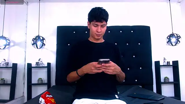 Snapshot of Jhojan_twink chatting on November 2025 04:17:02 AM Jhojan twink online show from November 2025 04:17:02 AM