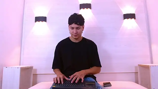 Snapshot of Jhojan_twink chatting on November 2025 01:11:01 PM Jhojan twink online show from November 2025 01:11:01 PM