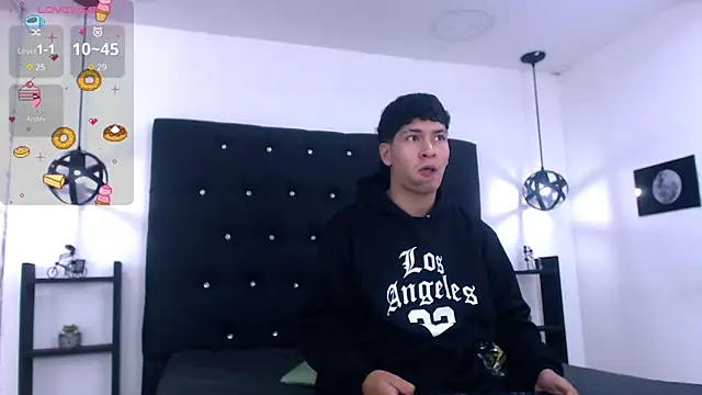 Snapshot of Jhojan_twink chatting on November 2025 12:27:02 PM Jhojan twink online show from November 2025 12:27:02 PM