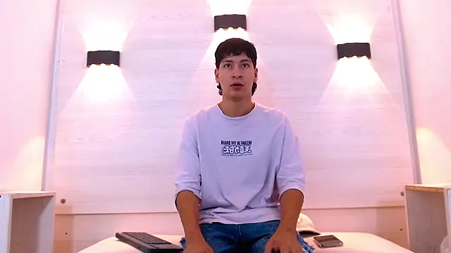 Snapshot of Jhojan_twink chatting on November 2025 12:18:01 PM Jhojan twink online show from November 2025 12:18:01 PM