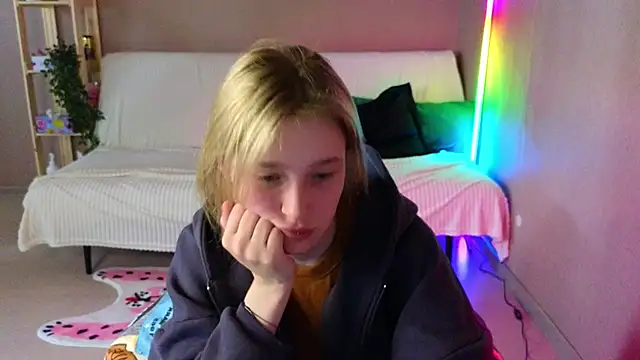 Snapshot of Tara_Lawson chatting on May 2026 07:04:01 AM Tara Lawson online show from May 2026 07:04:01 AM