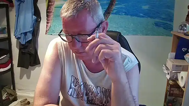 Snapshot of JamesBauer chatting on June 2026 05:13:02 AM JamesBauer online show from June 2026 05:13:02 AM