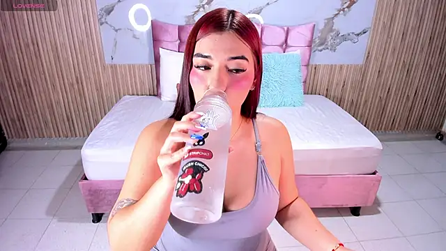 Nicolee19 online show from May 2026 11:03:02 AM