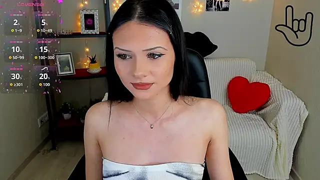 Kitti   online show from November 2025 01:38:02 AM