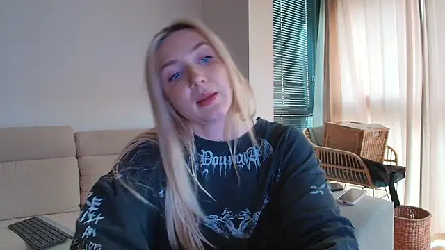 Snapshot of tattoobbgirl chatting on May 2026 04:12:02 PM tattoobbgirl online show from May 2026 04:12:02 PM