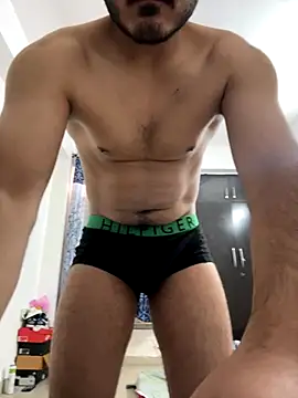 Snapshot of Guccilonda17 chatting on November 2025 07:56:01 AM Guccilonda17 online show from November 2025 07:56:01 AM