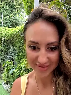 Brilliant-Splashes online show from December 2025 04:41:01 AM