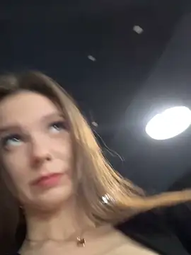 MilaBee online show from November 2025 07:42:02 AM